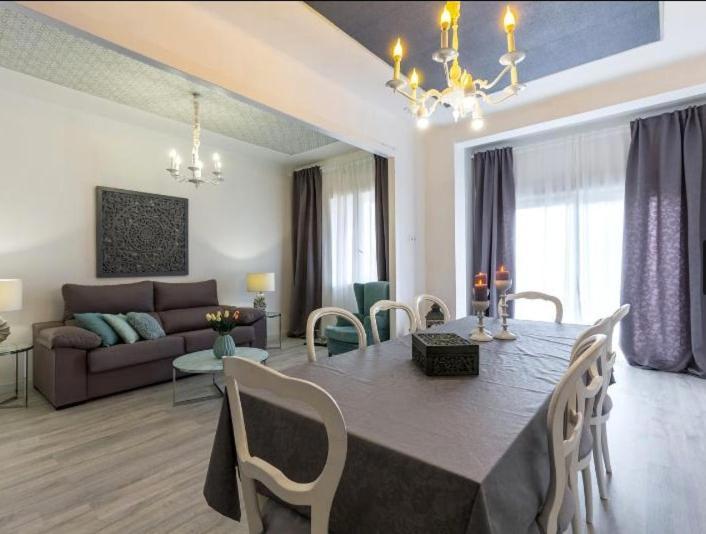 Nice, Cozy, Fcb Stadium,payment Parking Appartamento