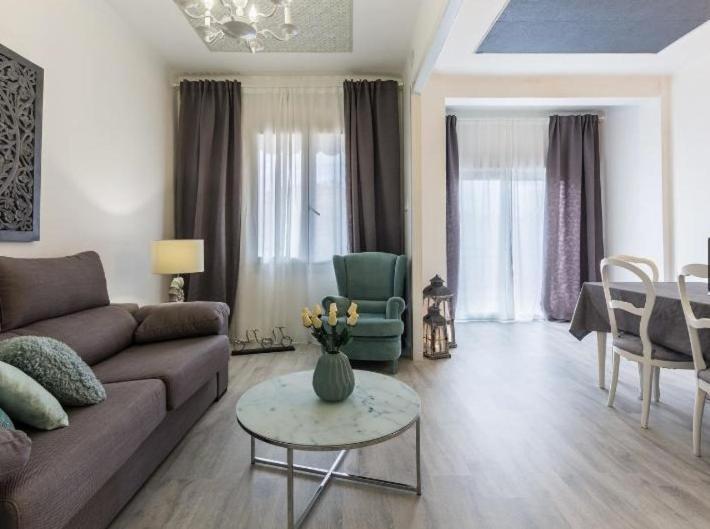 Appartamento Nice, Cozy, Fcb Stadium,payment Parking Barcellona
